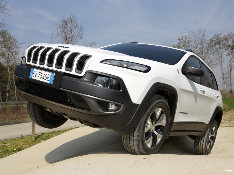  Jeep Cherokee Trailhawk 2014 года  (EU) (фото 10 из 12)